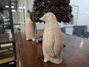 Pinecone tabletop Christmas Tree, together with a pair of plaster penguin figures - 2