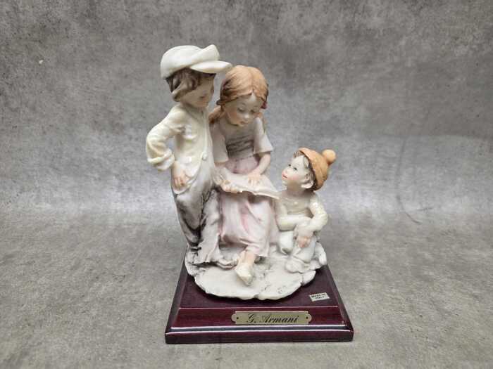 Giuseppe Armani figure of children reading