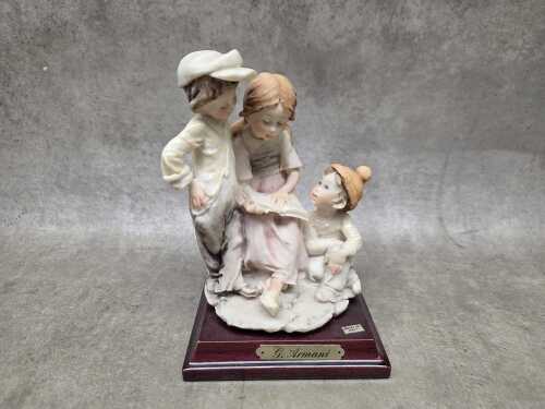 Giuseppe Armani figure of children reading