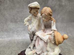 Giuseppe Armani figure of children reading - 3