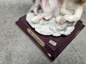 Giuseppe Armani figure of children reading - 4
