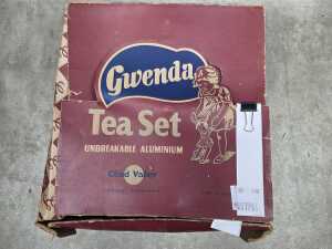 Chad Valley 'Gwenda' children's tea set - 4