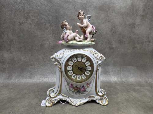 Capodimonte porcelain mantle clock with two cherubs