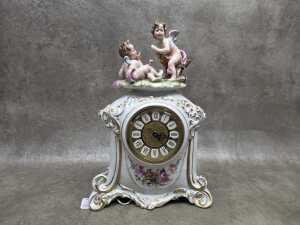 Capodimonte porcelain mantle clock with two cherubs