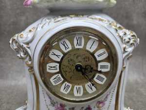 Capodimonte porcelain mantle clock with two cherubs - 3