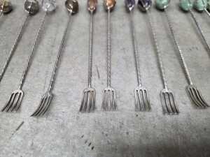 Twelve silver-plated pickle forks mounted with semi-precious stones - 4