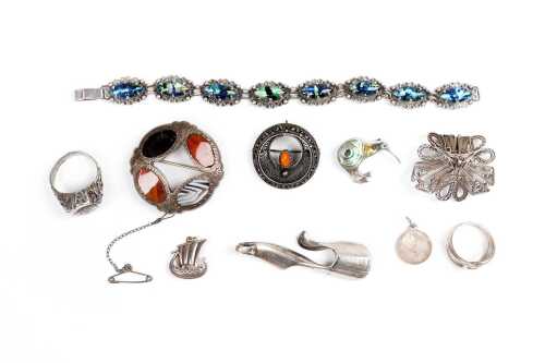 A collection of vintage silver jewellery
