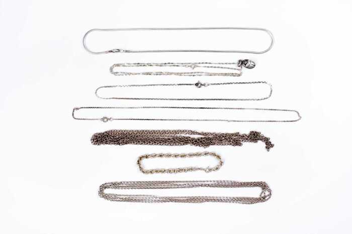 A collection of jewellery in sterling silver