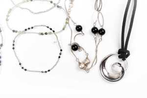 A collection of jewellery in sterling silver - 4