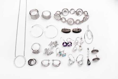 A collection of jewellery in sterling silver