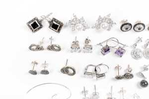 A collection of earrings in sterling silver - 2