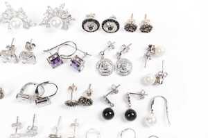A collection of earrings in sterling silver - 3