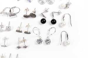 A collection of earrings in sterling silver - 5