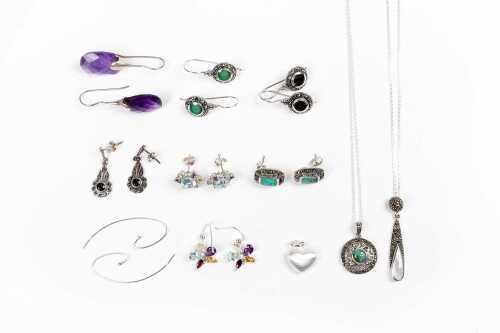 A collection of jewellery in sterling silver
