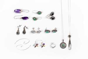 A collection of jewellery in sterling silver