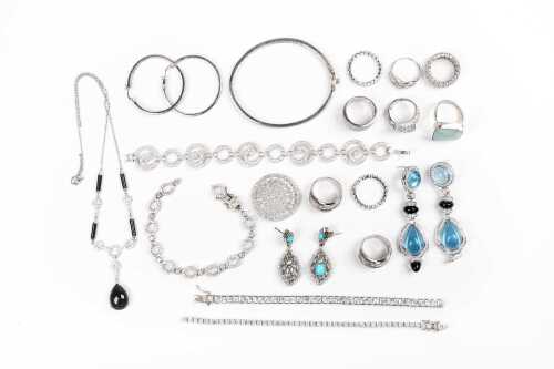 A collection of jewellery in sterling silver