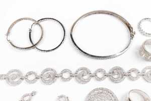 A collection of jewellery in sterling silver - 2