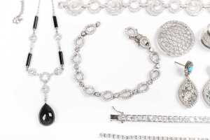 A collection of jewellery in sterling silver - 3