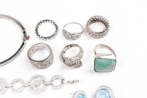 A collection of jewellery in sterling silver - 5