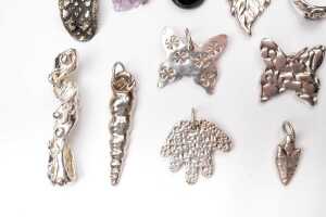 A collection of jewellery in sterling silver - 3