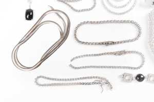 A collection of sterling silver jewellery - 4