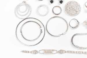 A collection of jewellery in sterling silver - 4