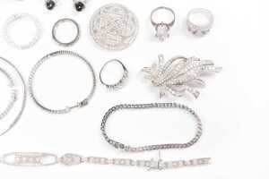 A collection of jewellery in sterling silver - 5