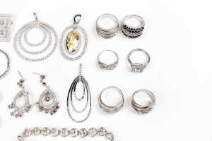 A collection of jewellery in sterling silver - 3