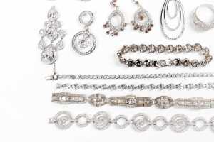 A collection of jewellery in sterling silver - 4