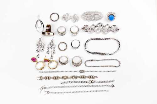 A collection of jewellery in sterling silver