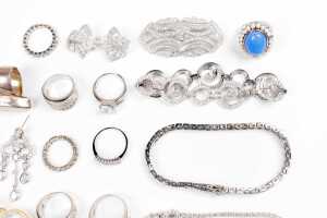 A collection of jewellery in sterling silver - 2