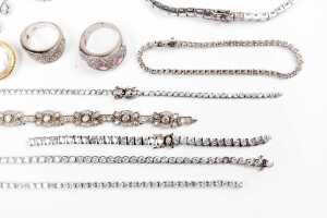A collection of jewellery in sterling silver - 5