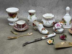 Royal Albert 'Old Country Roses' porcelain trinkets - 2
