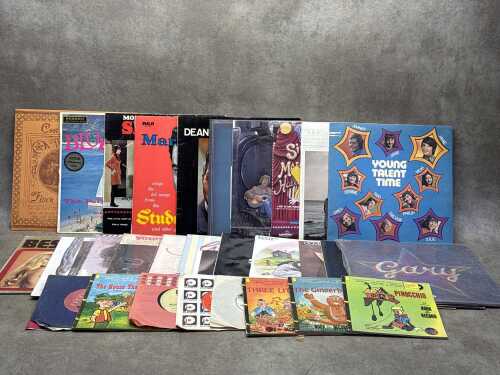 Vinyl records, including 7" singles, including The Beatles