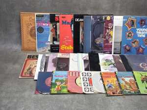 Vinyl records, including 7" singles, including The Beatles - 2