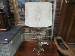 French-style table lamp with crystal pendants and brass base