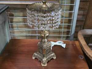 French-style table lamp with crystal pendants and brass base - 2