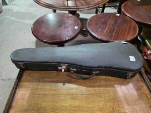 Violin in hard case with bow - 3