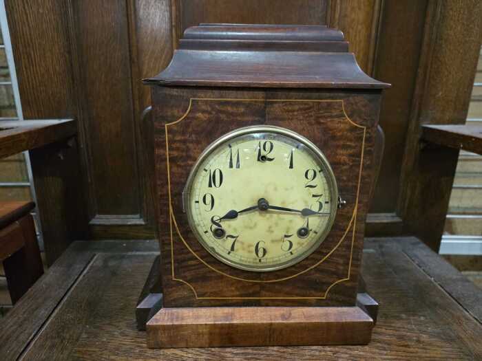 American timber mantel clock with delicate inlay lines