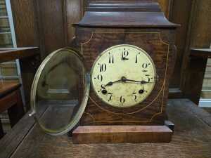 American timber mantel clock with delicate inlay lines - 2