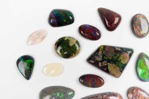 A collection of opals - 2