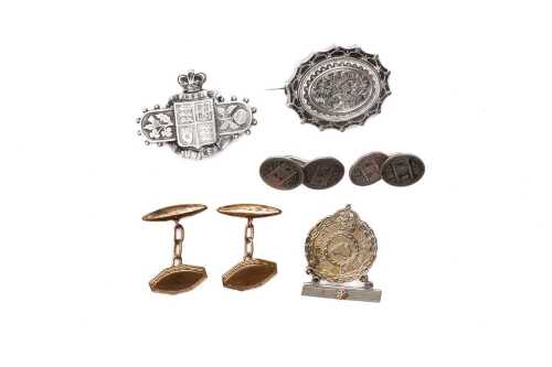 A group of vintage brooches, cufflinks etc