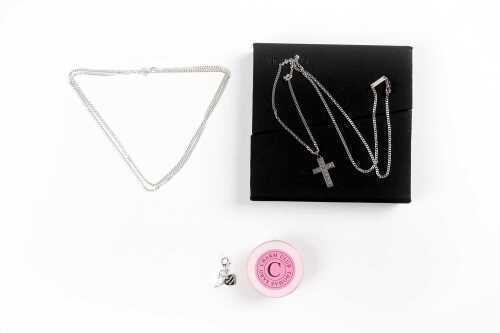 A collection of jewellery in sterling silver