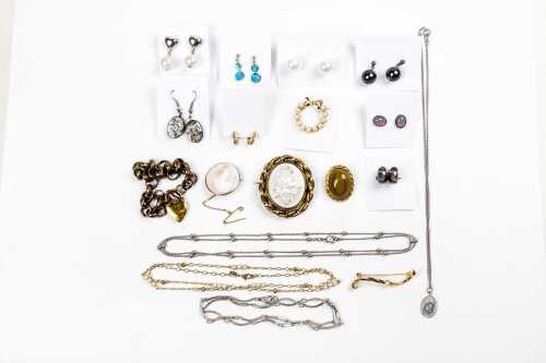 A collection of modern, vintage and antique costume jewellery