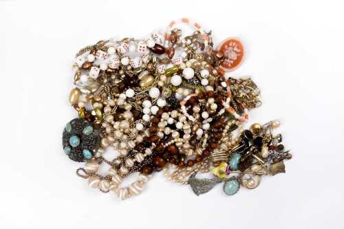 A collection of vintage costume jewellery