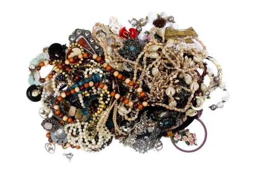 A collection of of costume jewellery