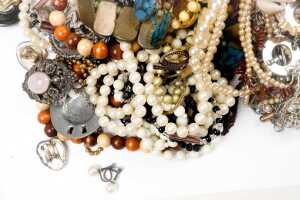 A collection of of costume jewellery - 2