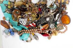 A collection of costume jewellery and watches - 3