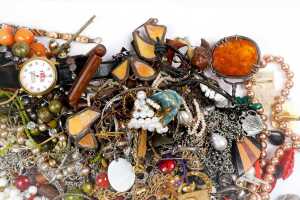 A collection of costume jewellery and watches - 4