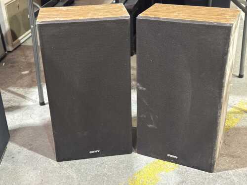 Pair of Sony SS-37 bookshelf speakers